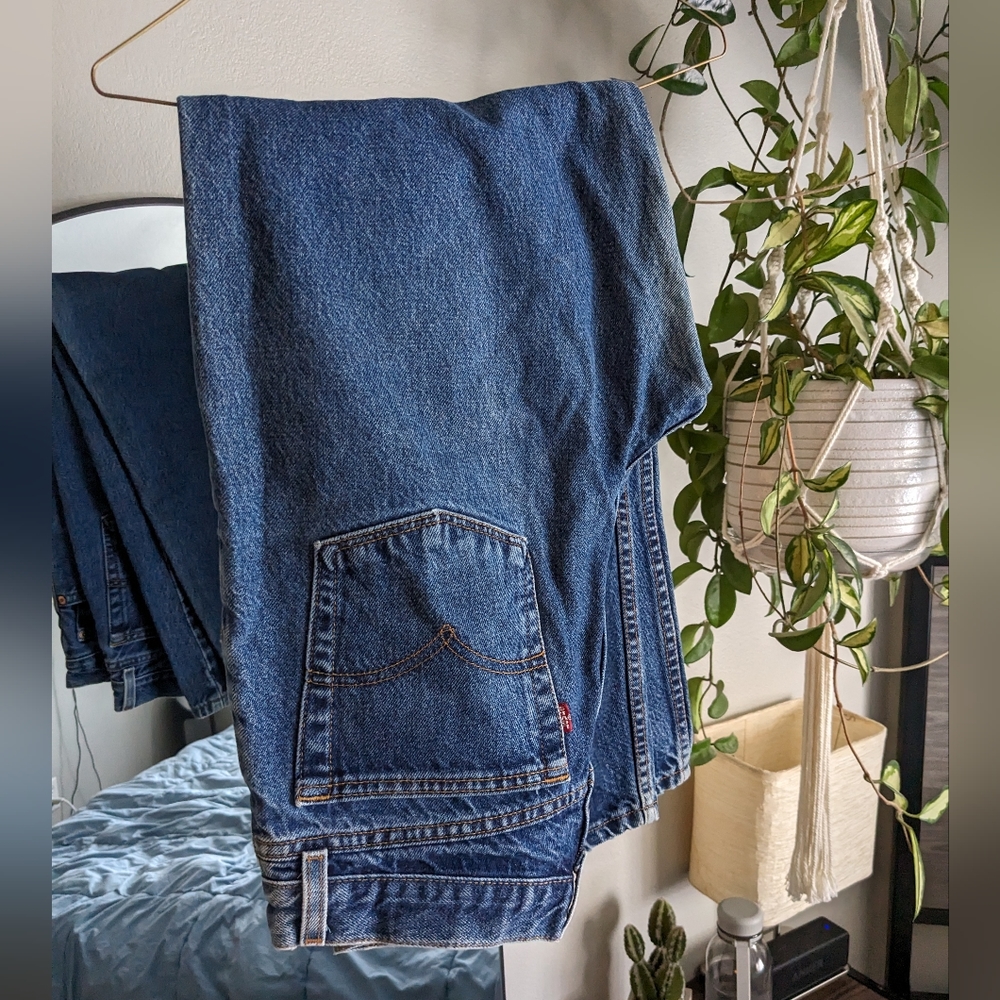 VINTAGE straight leg high waist Levi's dark wash mom jeans